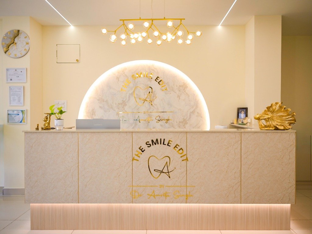 The Smile Edit – Reception Desk